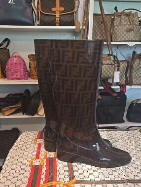 FENDI BOOTS SIZE 40